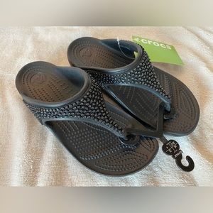NEW Crocs Women’s Sloane Black Embellished Flip Flop Sandals 8